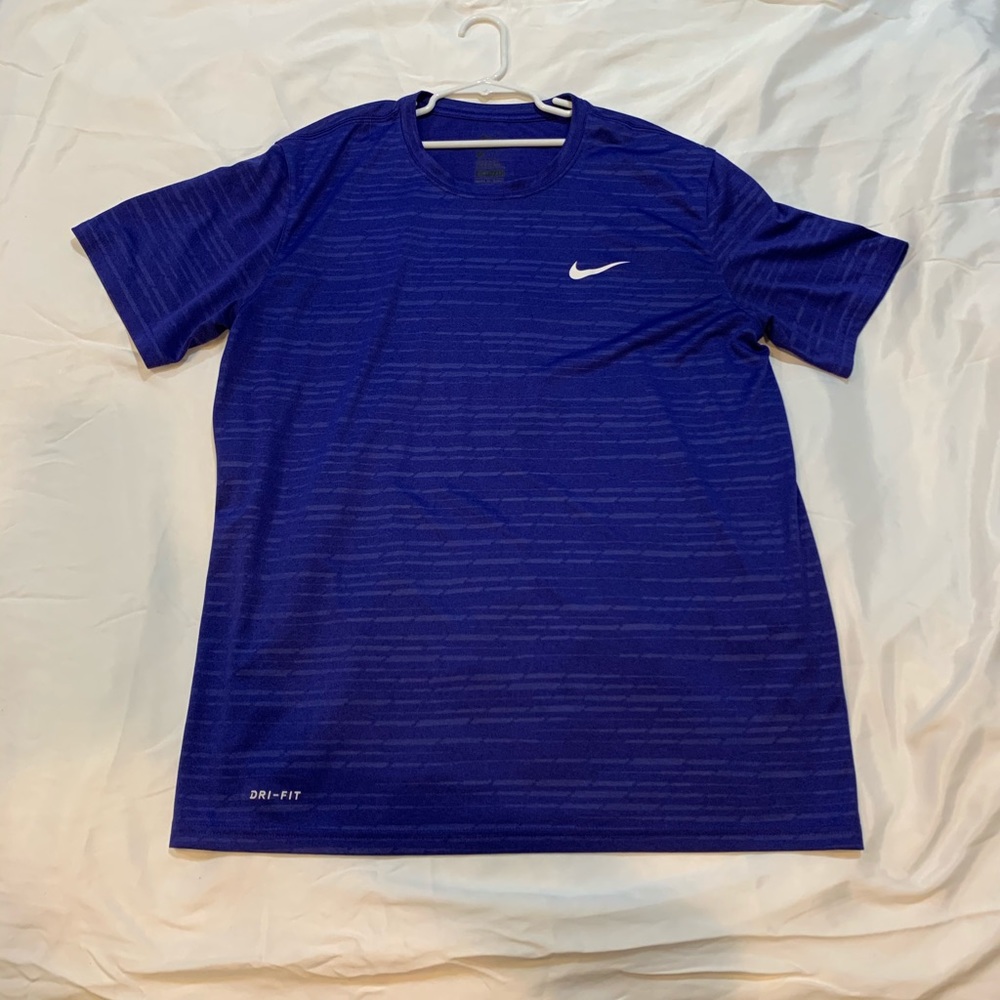 Men’s dry fit Nike shirt